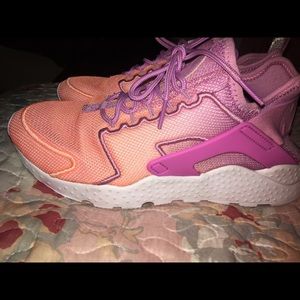 Nike Huarache women’s size 8. Worn once !